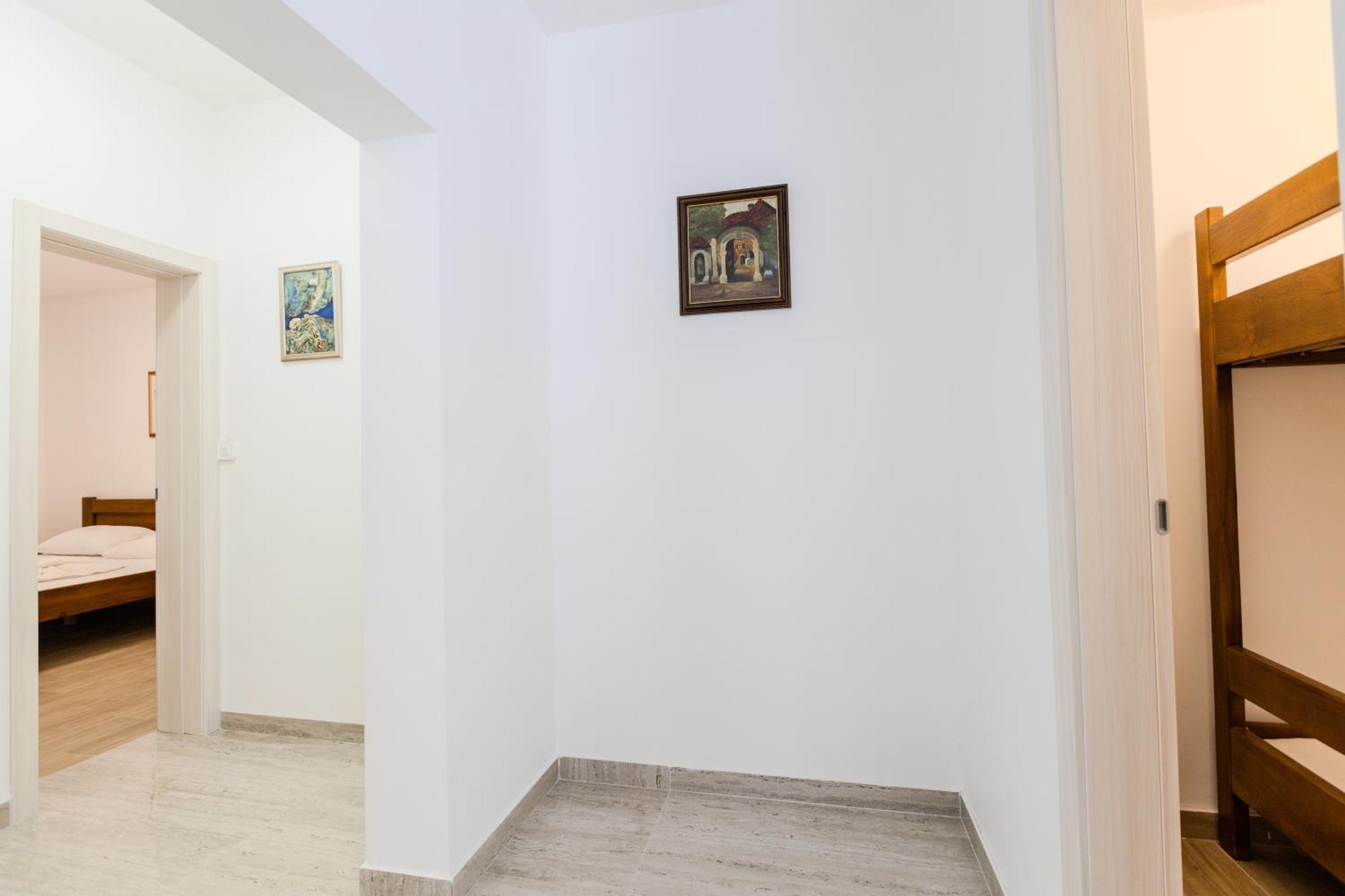 Apartments Lorena Привлака Экстерьер фото