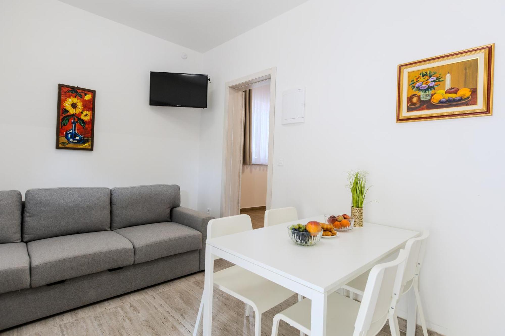 Apartments Lorena Привлака Экстерьер фото